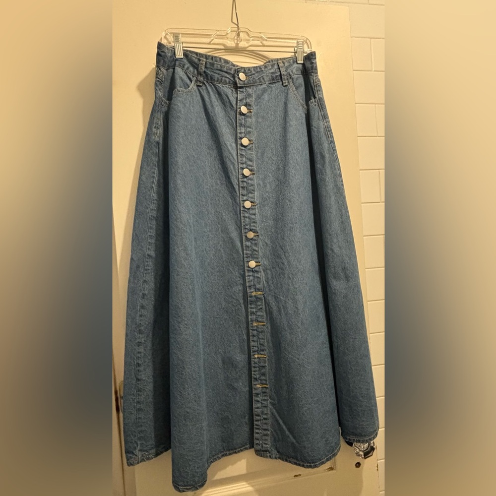 Button Front A-line Denim Skirt (Denim)